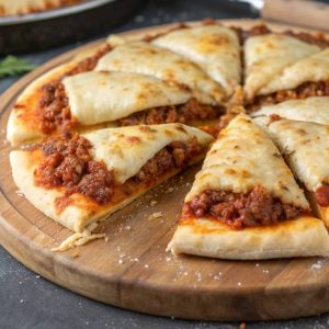 Pizza Boloñesa Porción + Cola